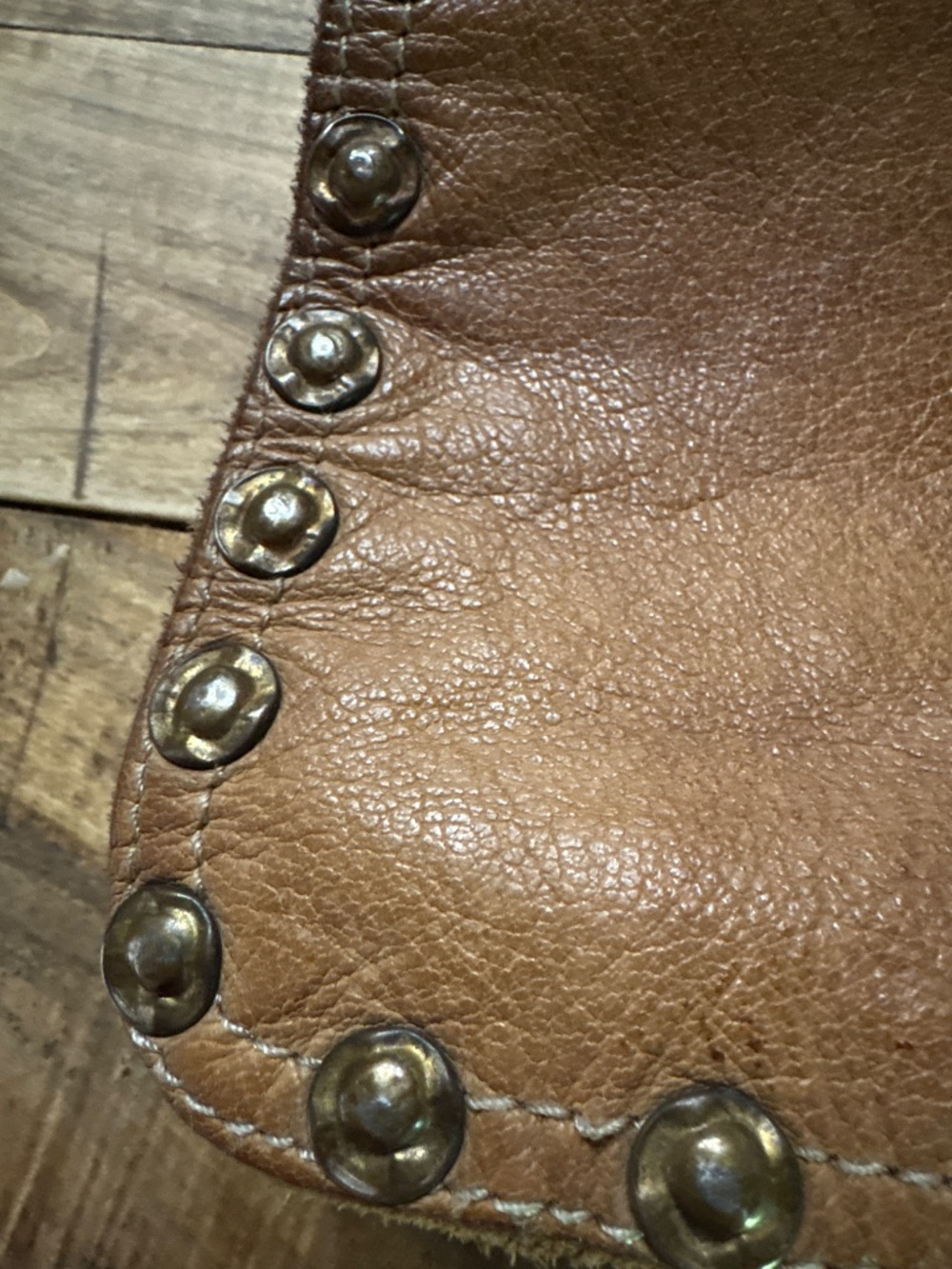 Wilson’s Leather Vintage studded crossbody purse - Picture 2 of 8